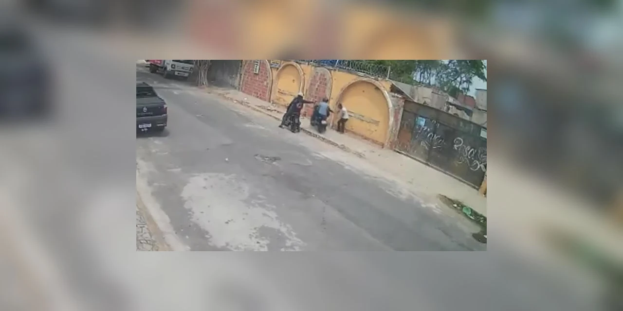 Vídeo mostra homem sendo baleado após tentativa de assalto em Fortaleza
