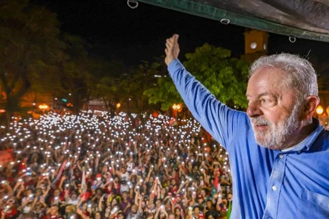 Lula é eleito presidente com 50,8% dos votos