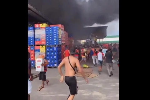Incêndio no CEASA do Rio tem depósitos saqueados e tiros na manhã de hoje (31)