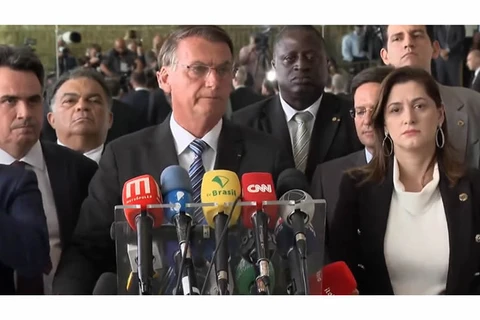 Bolsonaro faz pronunciamento de 2 minutos, agradece eleitores e diz que vai cumprir Constituição