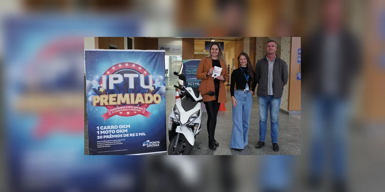 Moradora da Nova Rússia ganha motocicleta em sorteio do IPTU premiado