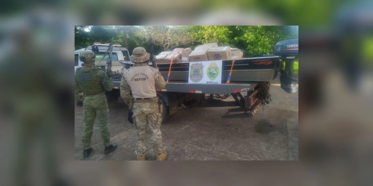 Polícia Federal e BPFRON apreendem barco carregado com cigarros contrabandeados no Paraná