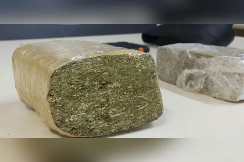 PM apreende quase 2kg de drogas com suspeito de tráfico no Contorno
