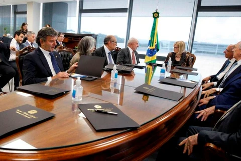 Lula se reúne pela primeira vez com ministros do STF após eleição