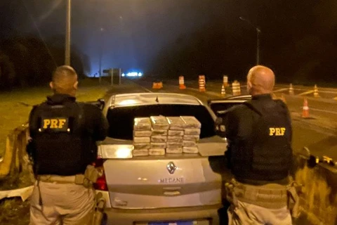 PRF apreende carro transportando mais de 23Kg de cocaína na BR 277 em Guarapuava