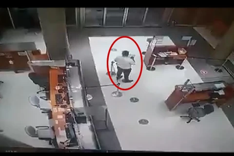 VÍDEO: Guarda de sanatório é visto conversando com “Fantasma”