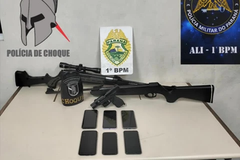 Dupla é presa por receptação com armas e simulacro em Ponta Grossa