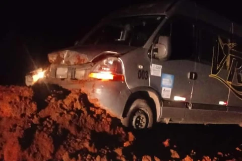 Van com estudantes e professores bate em barreira de manifestações e três adolescentes ficam feridos; diz PRF