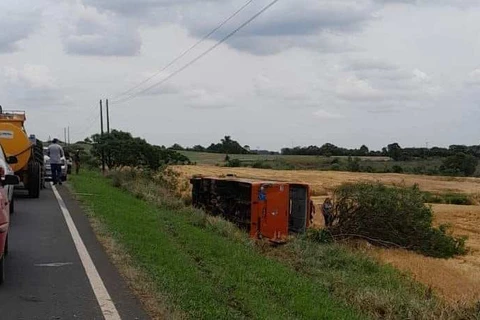 Ônibus da VCG tomba e deixa pelo menos 10 feridos em Guaragi