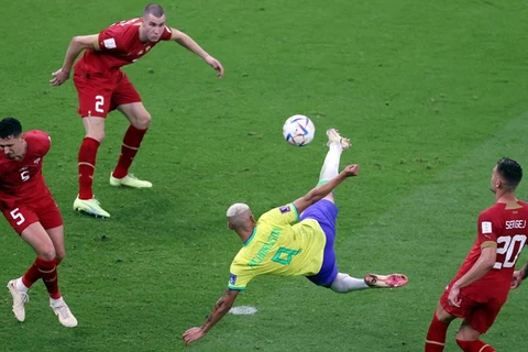 Brasil vence a Sérvia com dois gols de Richarlison