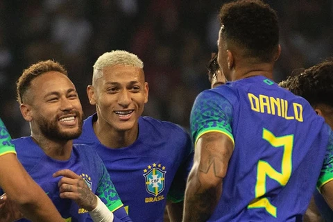 Neymar e Danilo estão fora do próximo jogo contra a Suiça