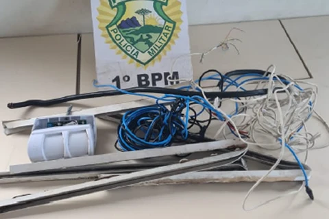 Dois homens são presos por furto de fios elétricos em PG