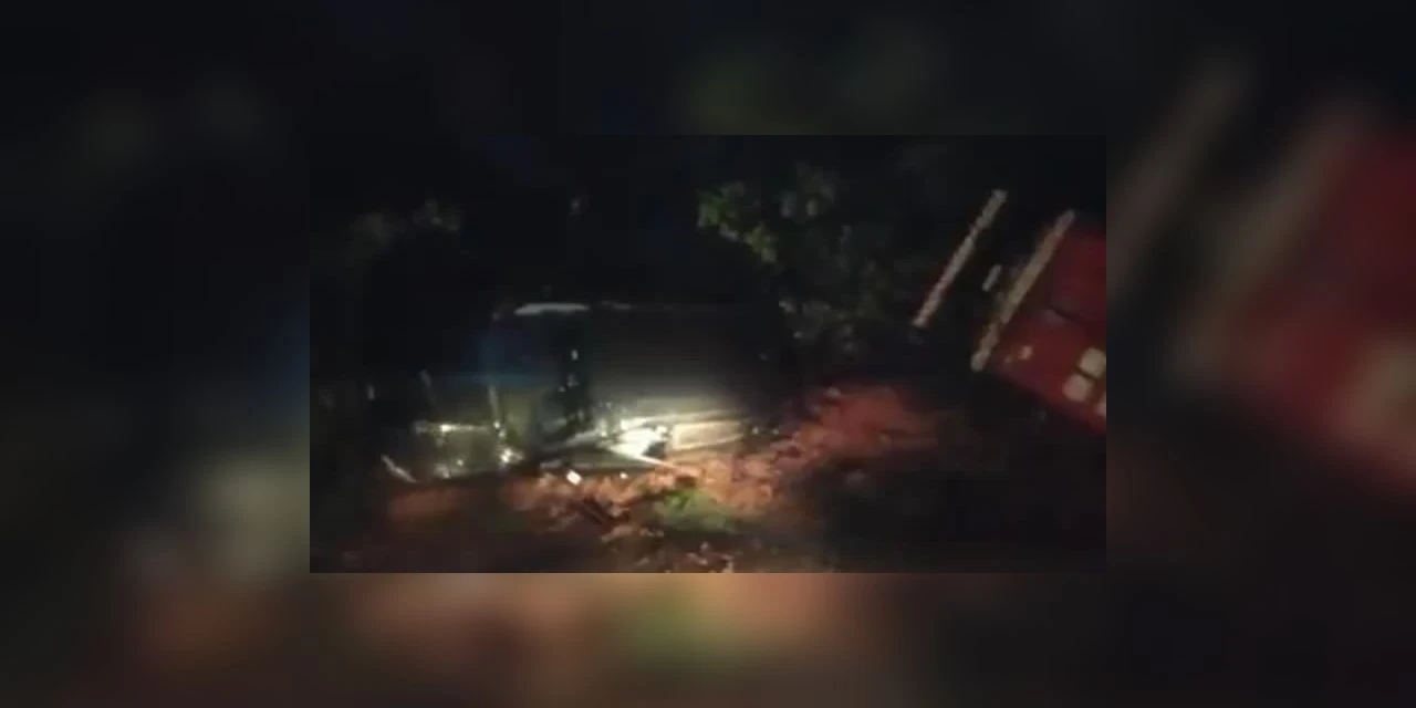 Deslizamento de terra interdita trecho da BR-376 em Guaratuba e deixa vitima fatal