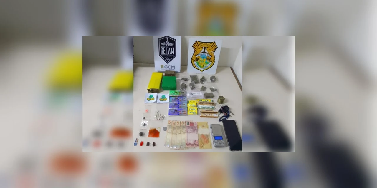 GCM sente ‘forte cheiro’ de maconha em carro e homem é flagrado com drogas, dinheiro e balança de precisão