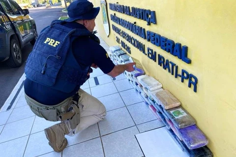 PRF apreende 52,54 kg de cocaína na BR-277 em Irati