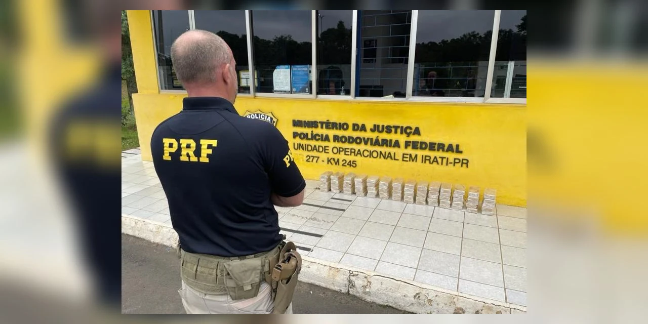 Homem é preso em flagrante com droga camuflada no assoalho do veículo.