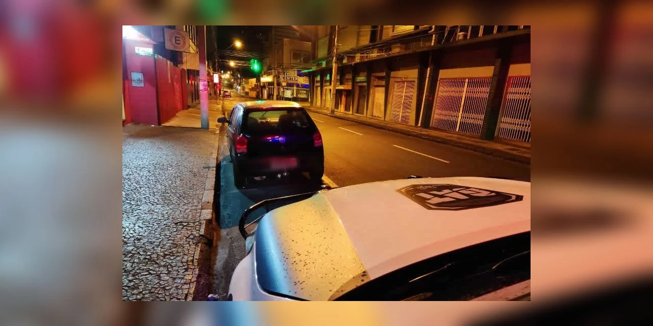 Carro roubado é encontrado abandonado no centro de PG