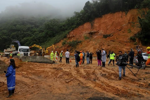 Polícia Civil abre inquérito para investigar deslizamento de terra que matou duas pessoas no Paraná