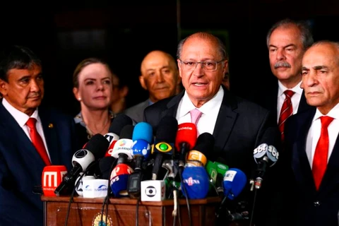 Equipe da transição deve sugerir a Lula que revogue programa de escolas cívico-militares