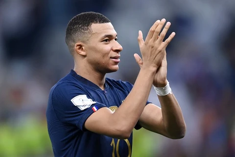 Mbappé e Giroud marcam e França vence Polônia por 3 a 1