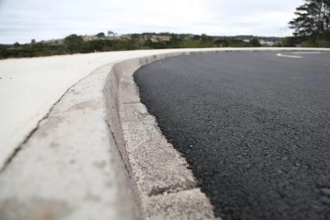 Prefeita Elizabeth Schmidt anuncia pavimentação no Santa Bárbara