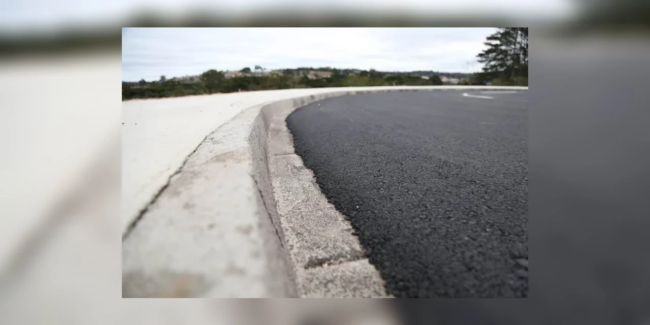 Prefeita Elizabeth Schmidt anuncia pavimentação no Santa Bárbara