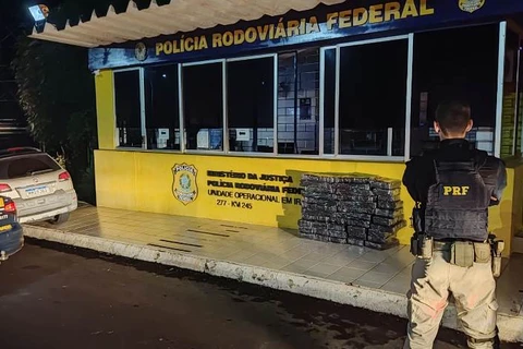 Mais de 300 quilos de maconha são apreendidos durante abordagem da PRF, em Irati