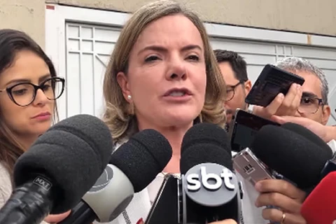 Gleisi presta apoio à Cristina Kirchner após condenação por corrupção: “O PT está ao seu lado”