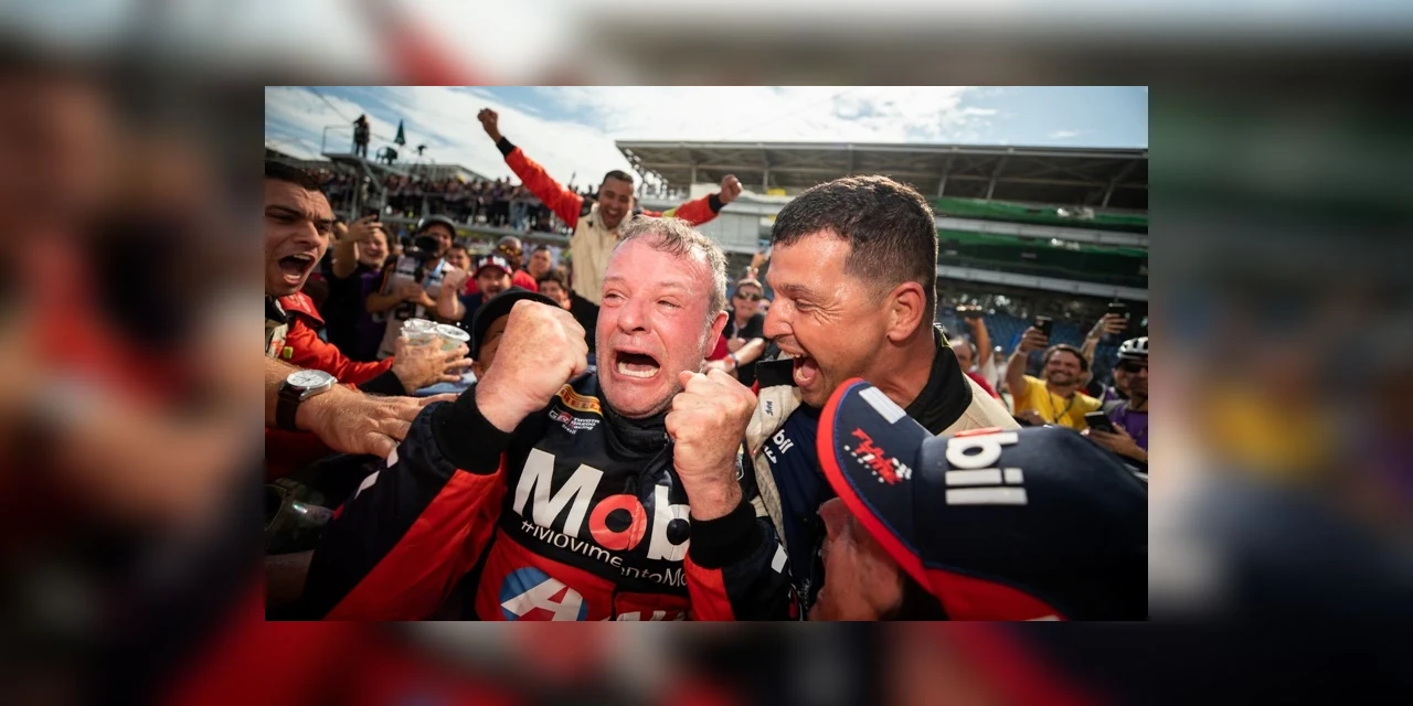 Barrichello é bicampeão da Stock Car 2022; "O dia mais feliz da minha vida"
