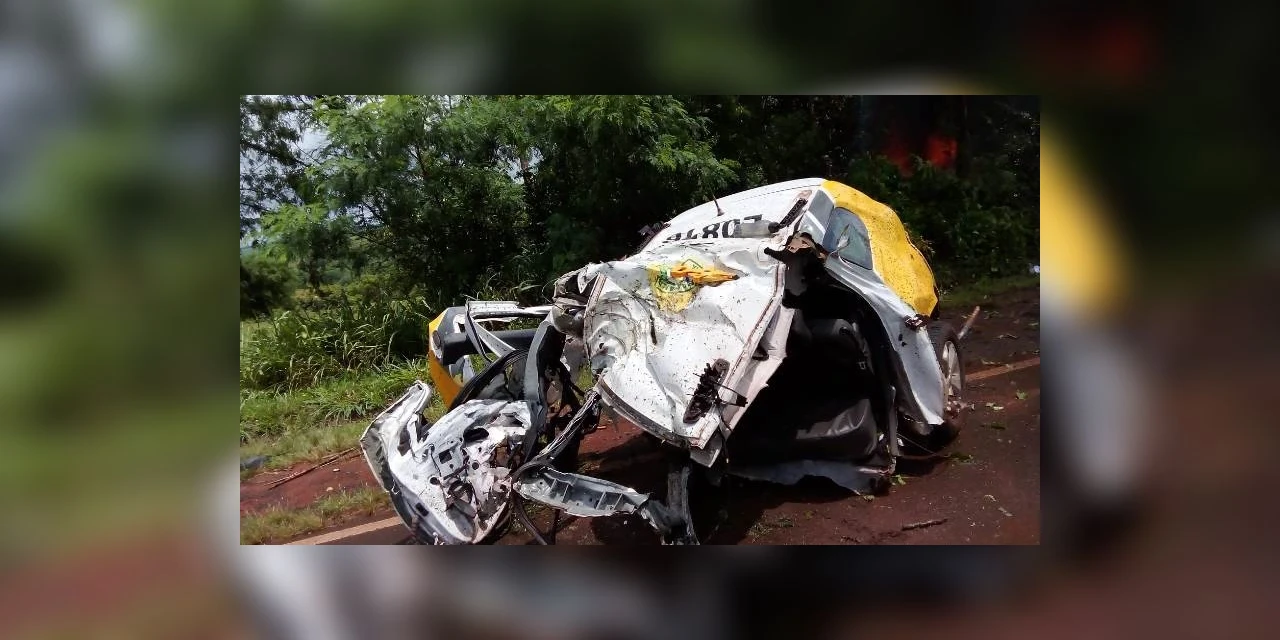 Dois policiais militares morrem em acidente após viatura bater e pegar fogo no Paraná