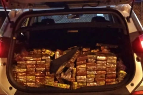 Motorista é preso com 150kg de maconha após perseguição na BR-277