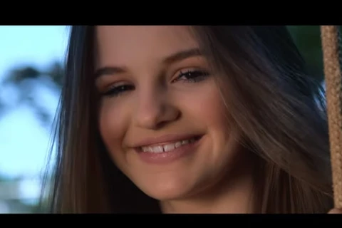 “Por Acaso”, de Giovanna Barbiero, ganha videoclipe; assista