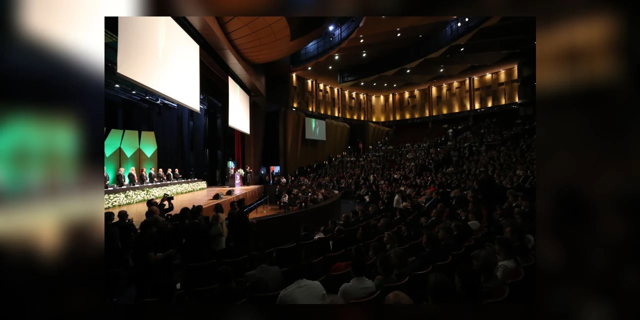 Governador e vice, senador e deputados eleitos em outubro são diplomados pelo Tribunal Regional Eleitoral do Paraná