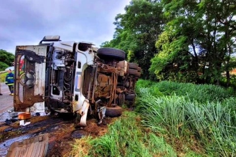 Mulher morre e outras duas pessoas ficam gravemente feridas em acidente no Distrito Industrial, em PG