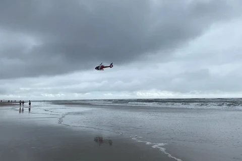 Corpo de Bombeiro faz buscas por jovem vítima de afogamento em Matinhos