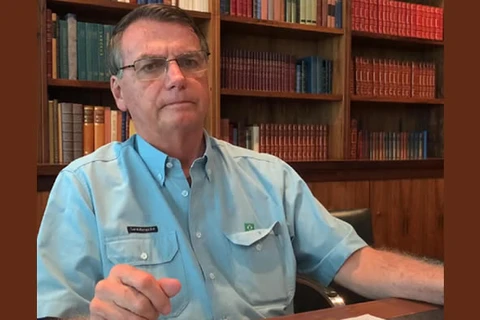 Em live, Bolsonaro diz que não participou dos protestos e se recolheu; “até de terrorista sou chamado”