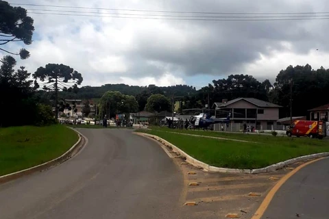 Motociclista fica ferido ao perder controle de direção e bater em sinalização de rodovia