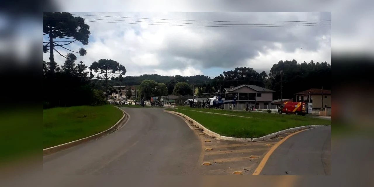 Motociclista fica ferido ao perder controle de direção e bater em sinalização de rodovia