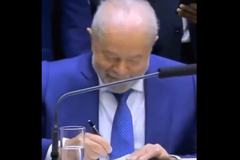 Assista: Lula deixa microfone ligado e confessa a Lira: “é rapaz, nunca que eu ia ganhar a eleição"