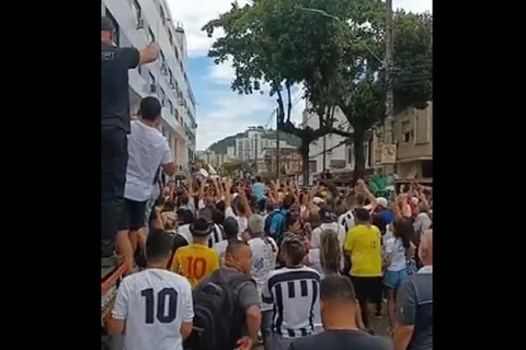 VIDEO: Lula é vaiado e chamado de ladrão ao chegar no velório de Pelé