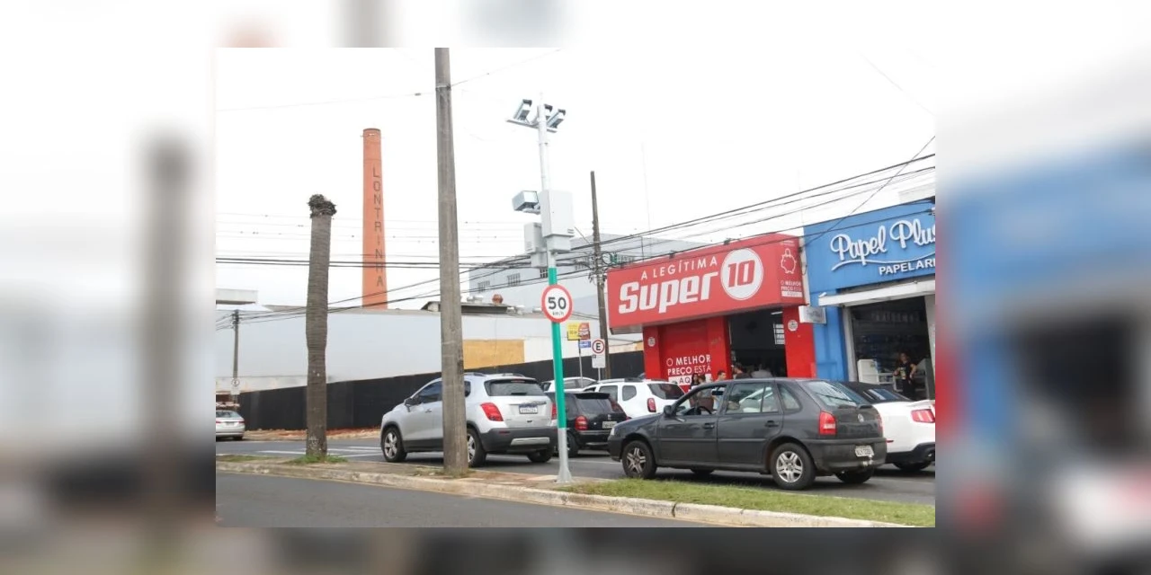 Radar inicia fiscalização de avanço de sinal e parada sobre a faixa na Avenida Dom Pedro II