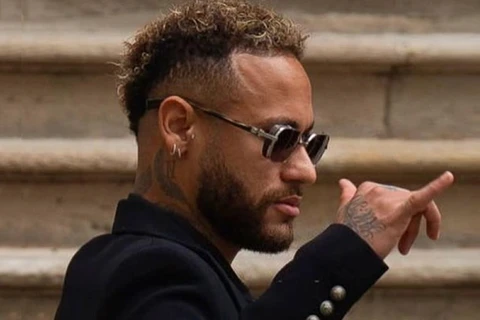 Neymar não vai ao velório de Pelé mas é visto em festa, diz colunista