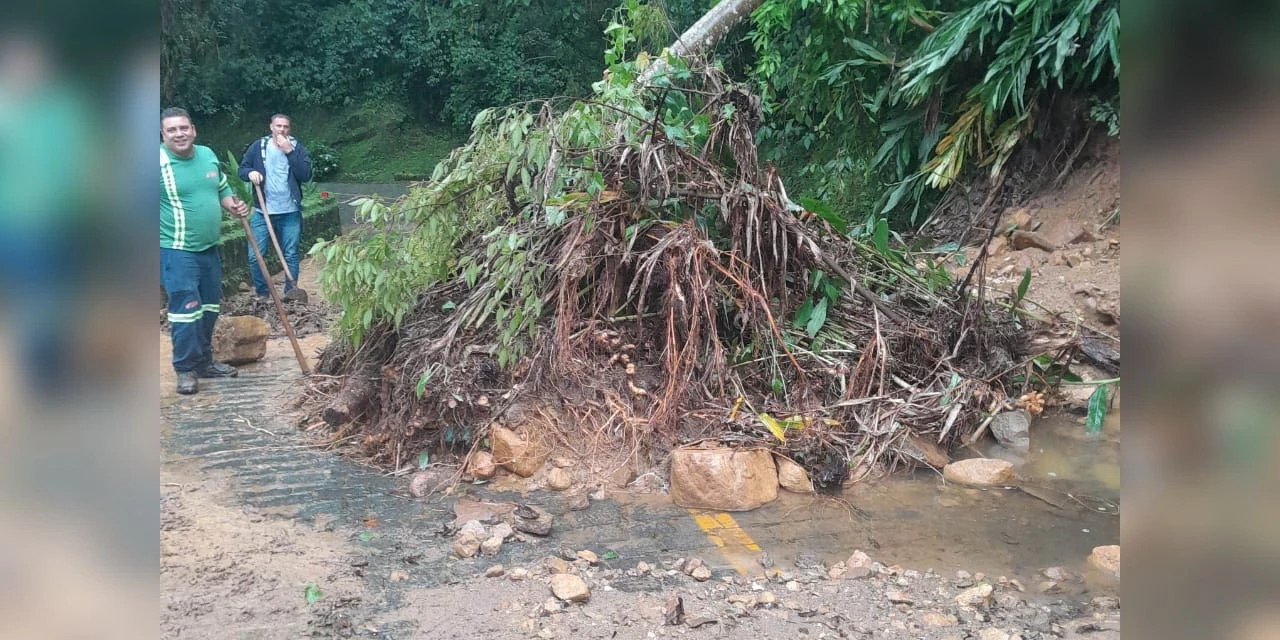 Novo deslizamento de terra bloqueia Estrada da Graciosa nesta quarta
