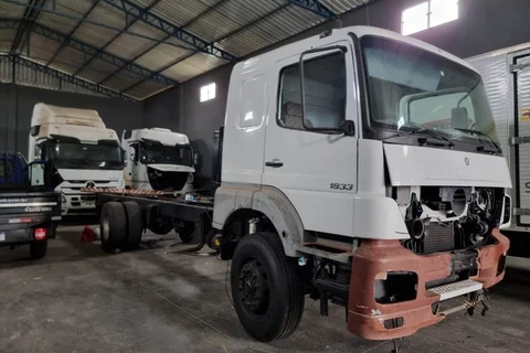 Polícia civil apreende 07 caminhões adulterados e prende uma pessoa em flagrante, em PG