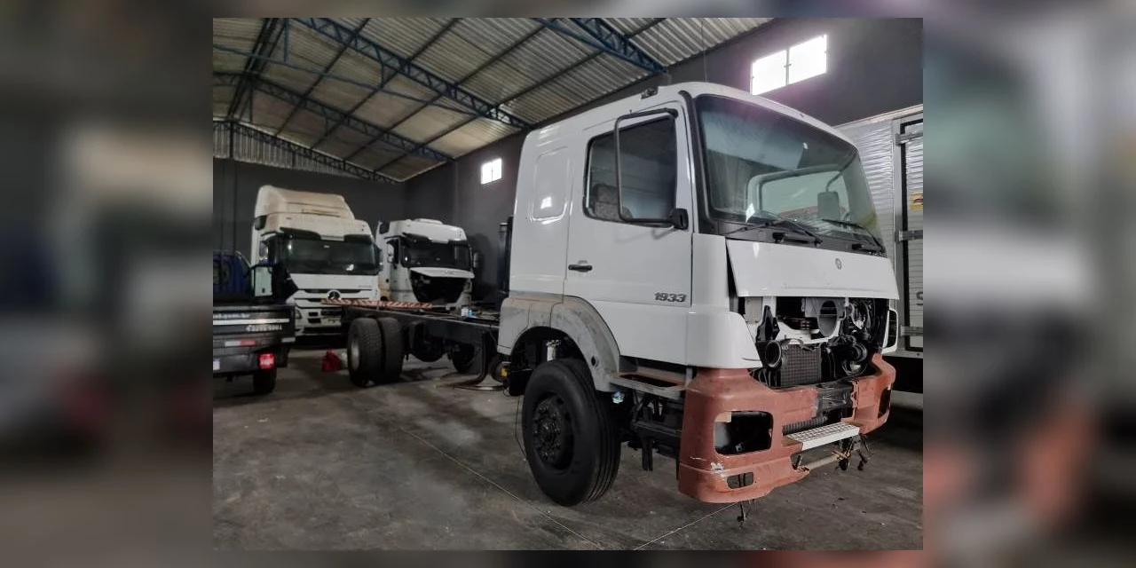Polícia civil apreende 07 caminhões adulterados e prende uma pessoa em flagrante, em PG
