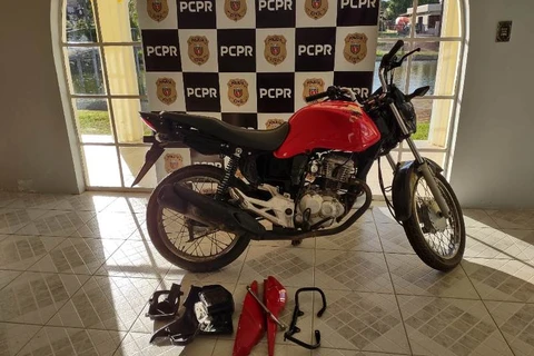 Polícia flagra menor desmontando motocicleta roubada em Carambeí