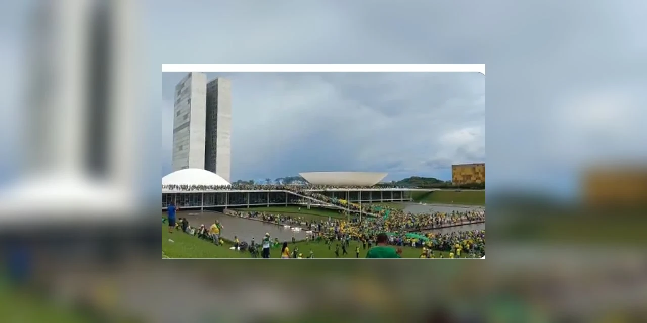 AGORA: Manifestantes invadem Congresso, STF e Planalto