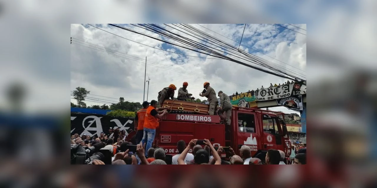 Maior ídolo do Vasco, Roberto Dinamite é sepultado em Caxias, no RJ