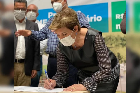 Prefeita Elizabeth celebra conquista do primeiro Ambulatório Universitário do Brasil