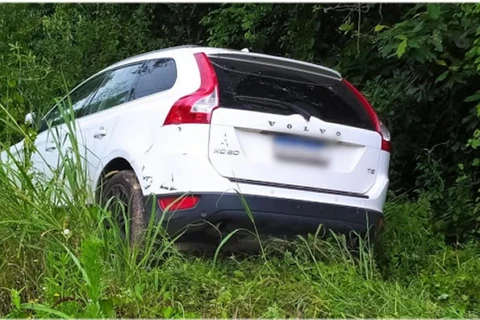 Carro roubado é encontrado abandonado nos Pinheirinhos, em PG
